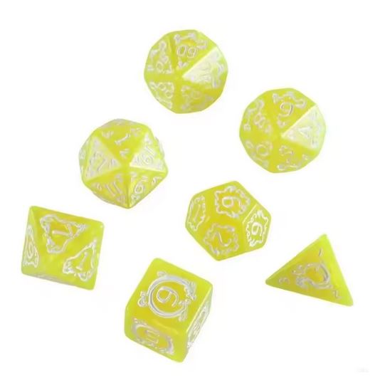 Set mit 7 gravierten Würfeln für Brettspiele