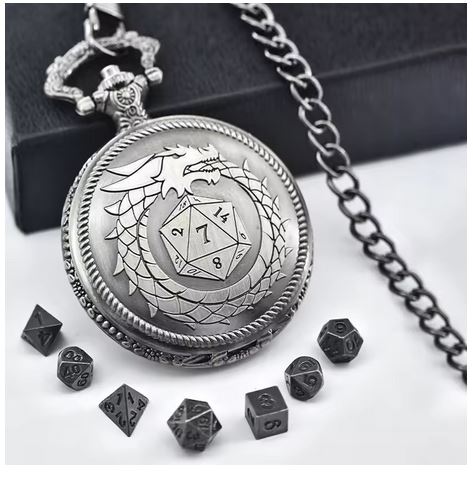 Montre à gousset contenant 7 mini dés en métal